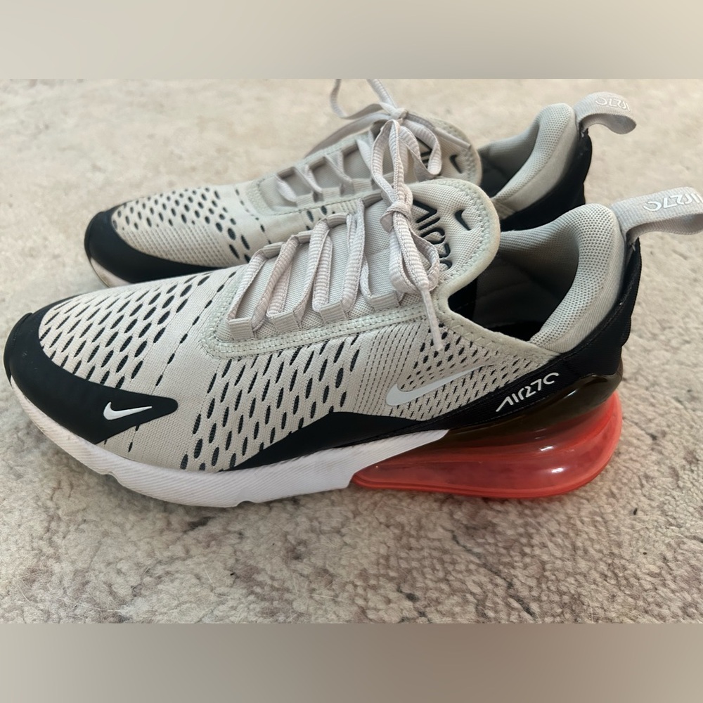 Nike Airmax 270 size 6.5Y which is a 7.5-8 women’s